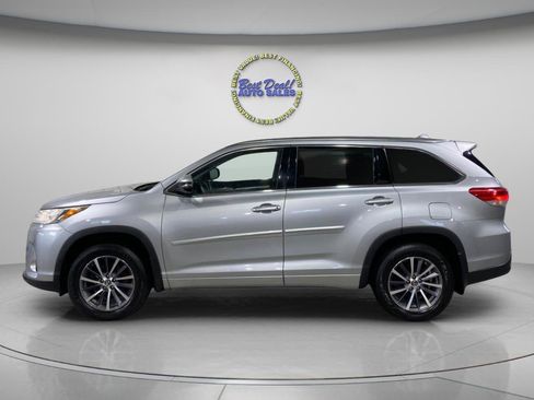 Used 2017 Toyota Highlander XLE AWD/4WD image 2