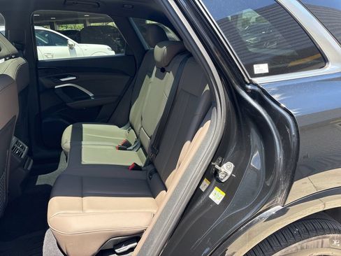 Certified 2025 Audi Q5 Premium w/ Convenience Package AWD/4WD image 14