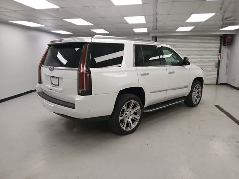 Used 2019 Cadillac Escalade Luxury image 5