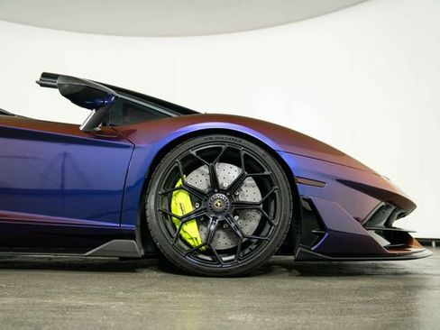 Used 2021 Lamborghini Aventador SVJ AWD/4WD image 10