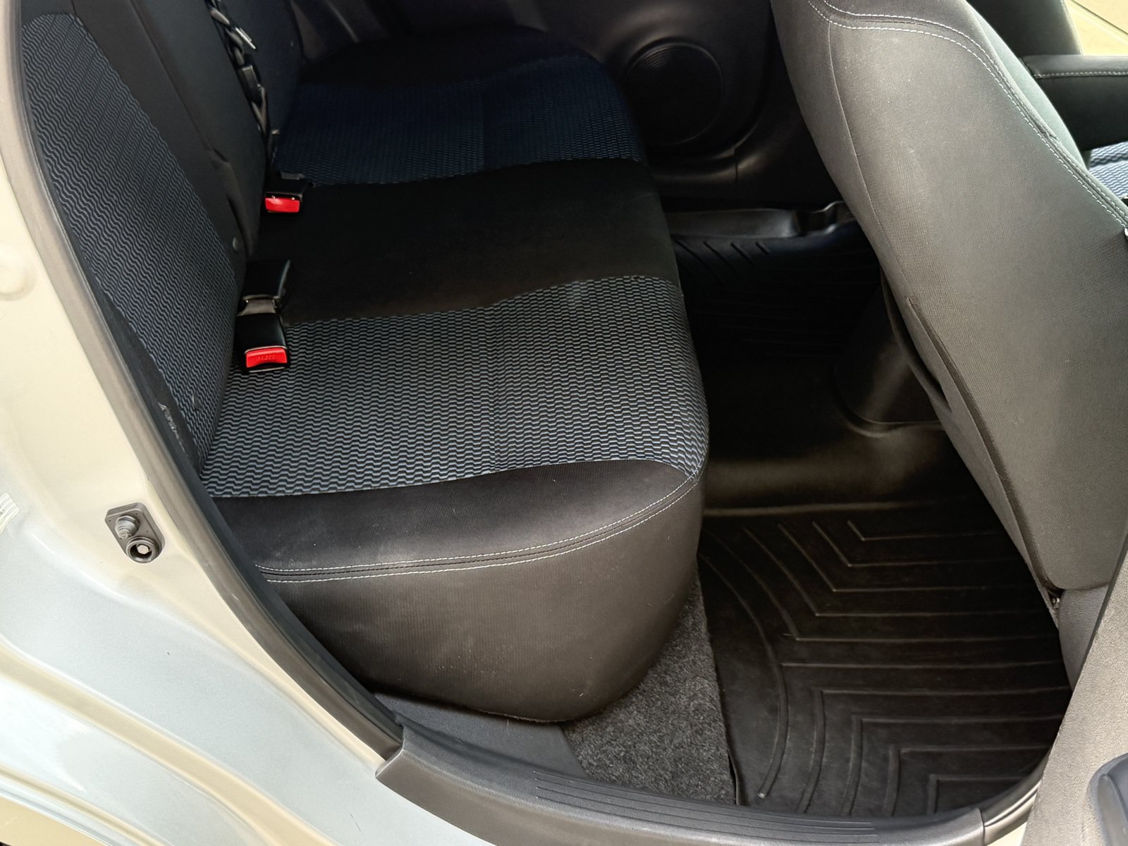 Used 2018 Nissan Versa Note SV FWD image 30