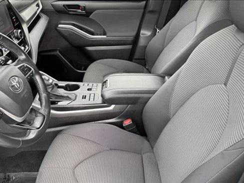 Used 2024 Toyota Highlander LE image 10
