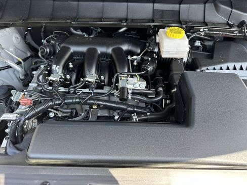 Used 2025 Nissan Pathfinder Platinum image 9