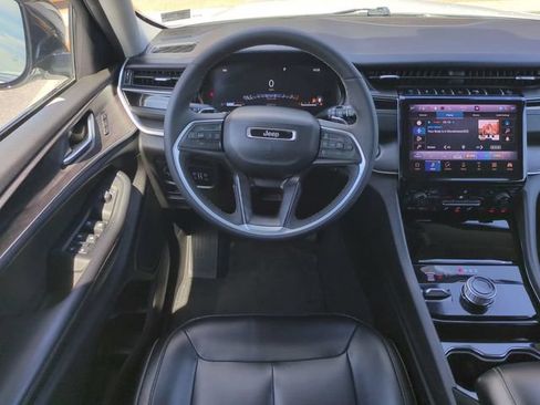Used 2023 Jeep Grand Cherokee Limited AWD/4WD image 16