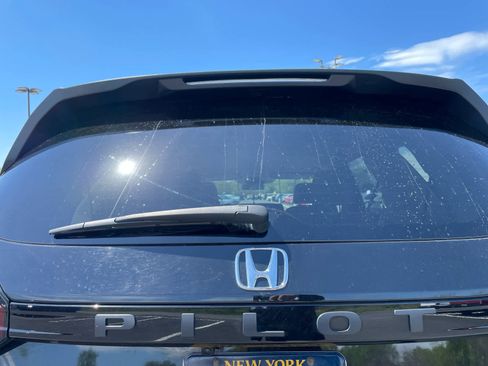 Used 2023 Honda Pilot LX image 8