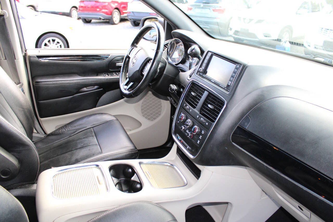 Used 2018 Dodge Grand Caravan SXT FWD image 12