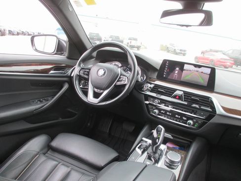 Used 2017 BMW 530i xDrive image 21