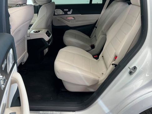 New 2026 Mercedes-Benz GLS 580 4MATIC image 21