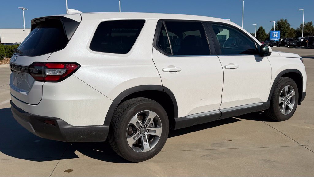 Certified 2025 Honda Pilot EX-L image 5