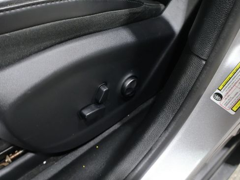 Used 2019 Jeep Cherokee Limited AWD/4WD image 12