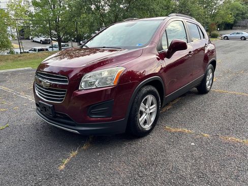 Used 2016 Chevrolet Trax LT w/ LT Sun and Sound Package FWD image 1