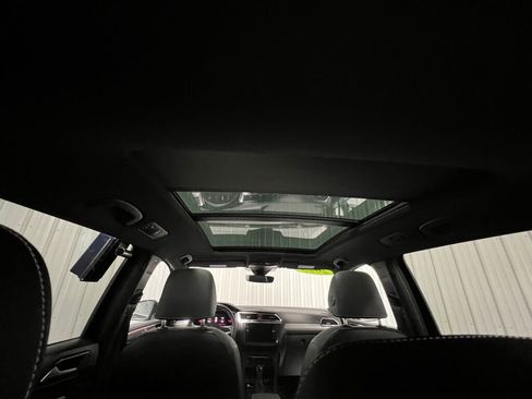 Used 2023 Volkswagen Tiguan SE R-Line image 15