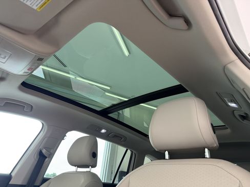Used 2020 Volkswagen Tiguan SE w/ Panoramic Sunroof Package AWD/4WD image 23