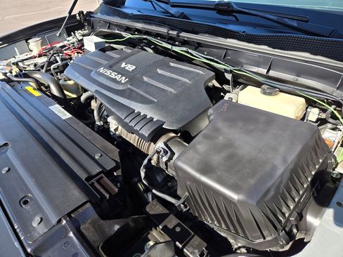 Used 2017 Nissan Titan SV AWD/4WD image 19