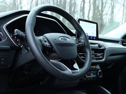 Used 2022 Ford Escape SE w/ Cold Weather Package image 19