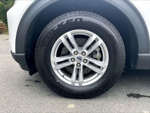 Used 2021 Ford Explorer XLT w/ Equipment Group 202A AWD/4WD image 9