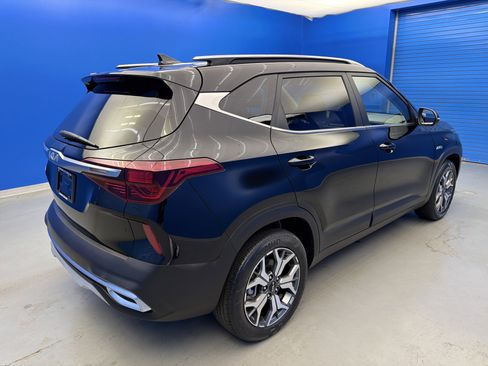 Used 2023 Kia Seltos EX AWD/4WD image 7