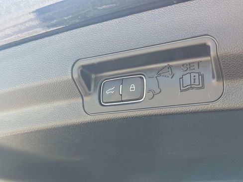 Used 2023 Ford Explorer Limited w/ Equipment Group 301A AWD/4WD image 15
