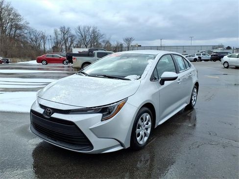 Certified 2025 Toyota Corolla LE image 3