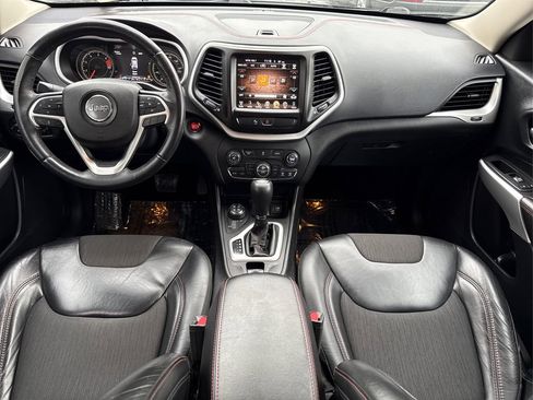 Used 2018 Jeep Cherokee Trailhawk image 20