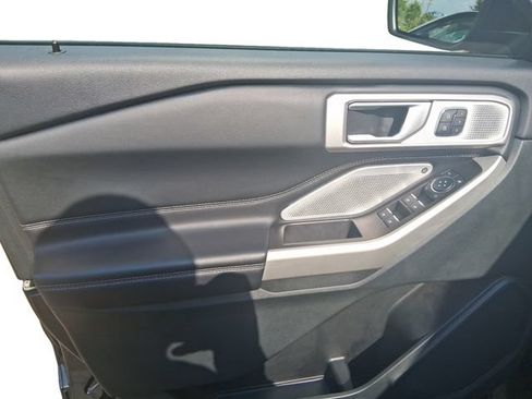 Used 2023 Ford Explorer Limited w/ Limited Technology Package AWD/4WD image 11