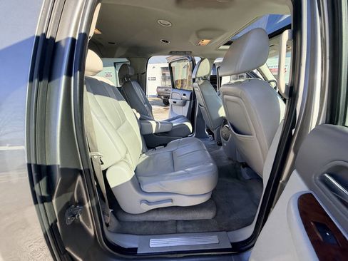 Used 2007 Chevrolet Suburban LT w/ LT Preferred Equipment Group image 56