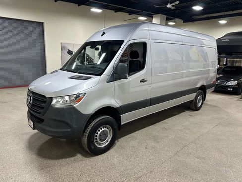 Used 2019 Mercedes-Benz Sprinter 4x4 170 image 3