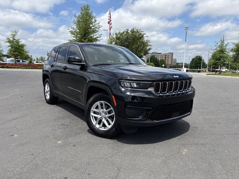 Certified 2025 Jeep Grand Cherokee Laredo X w/ Luxury Tech Group I RWD image 2