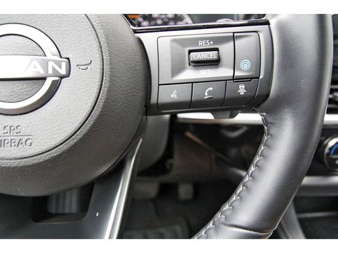 Used 2025 Nissan Pathfinder SL image 16