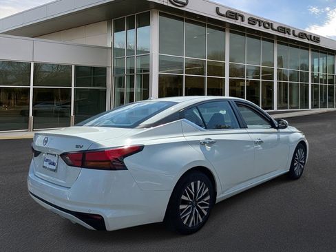 Used 2023 Nissan Altima 2.5 SV image 3