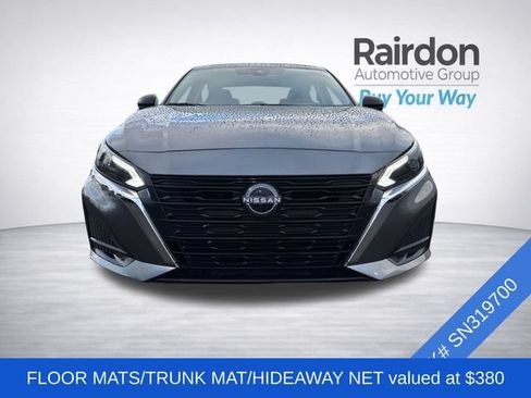 Used 2025 Nissan Altima 2.5 SV FWD image 2
