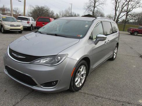 Used 2020 Chrysler Pacifica Limited image 1