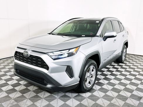 Used 2025 Toyota RAV4 XLE image 7