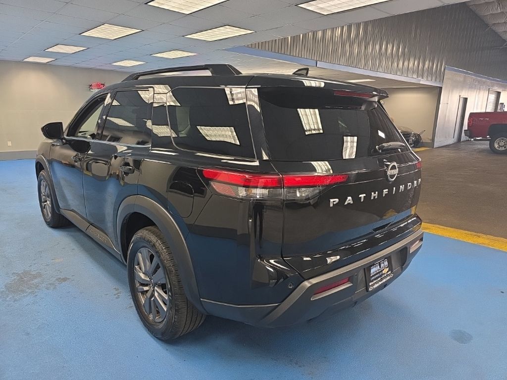 Used 2025 Nissan Pathfinder SV FWD image 11