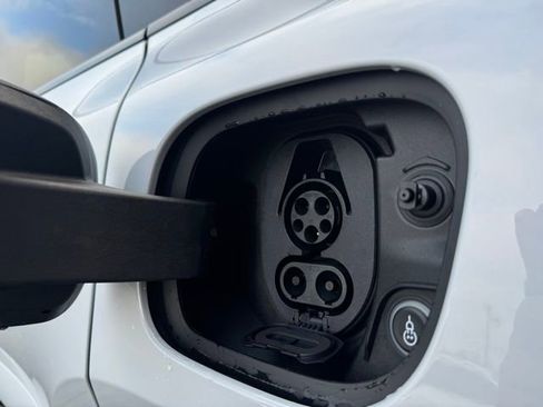 New 2025 Porsche Macan 4S Electric AWD/4WD image 33