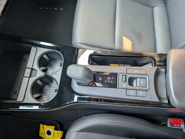 Used 2024 Toyota Prius XLE FWD image 18