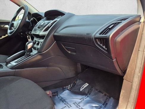 Used 2014 Ford Focus SE w/ SE Winter Package FWD image 21