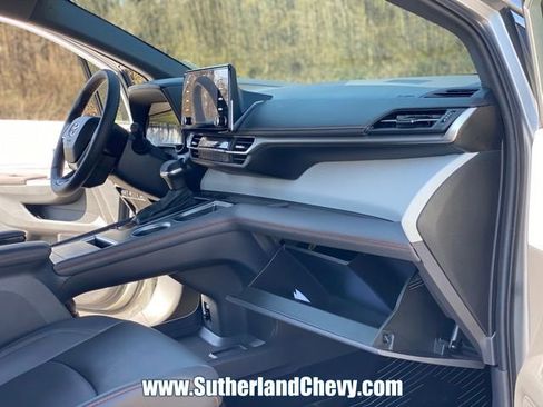 Used 2024 Toyota Sienna XSE FWD image 17