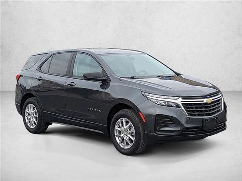 Used 2022 Chevrolet Equinox LS w/ LS Convenience Package image 3
