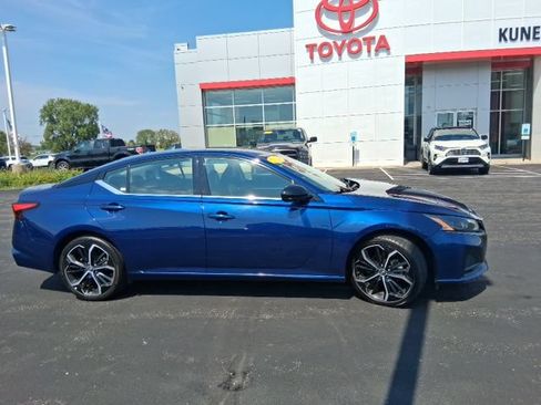 Used 2024 Nissan Altima 2.5 SR FWD image 7