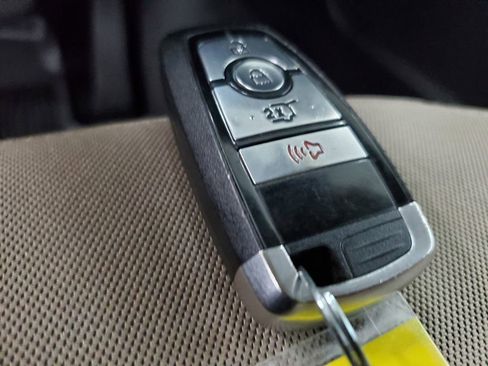 Used 2023 Ford Explorer XLT image 34