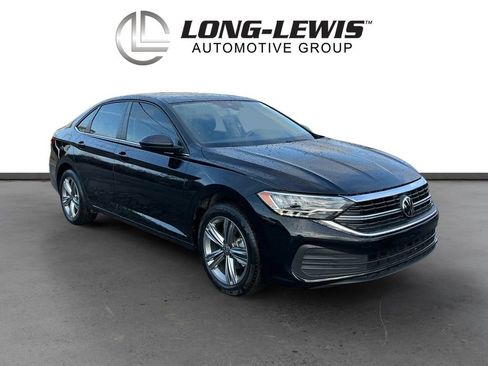 Used 2024 Volkswagen Jetta SE w/ Panoramic Sunroof Package image 10