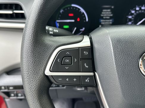 Used 2021 Toyota Sienna LE image 17