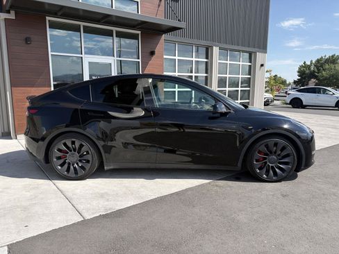Used 2024 Tesla Model Y Performance AWD/4WD image 9
