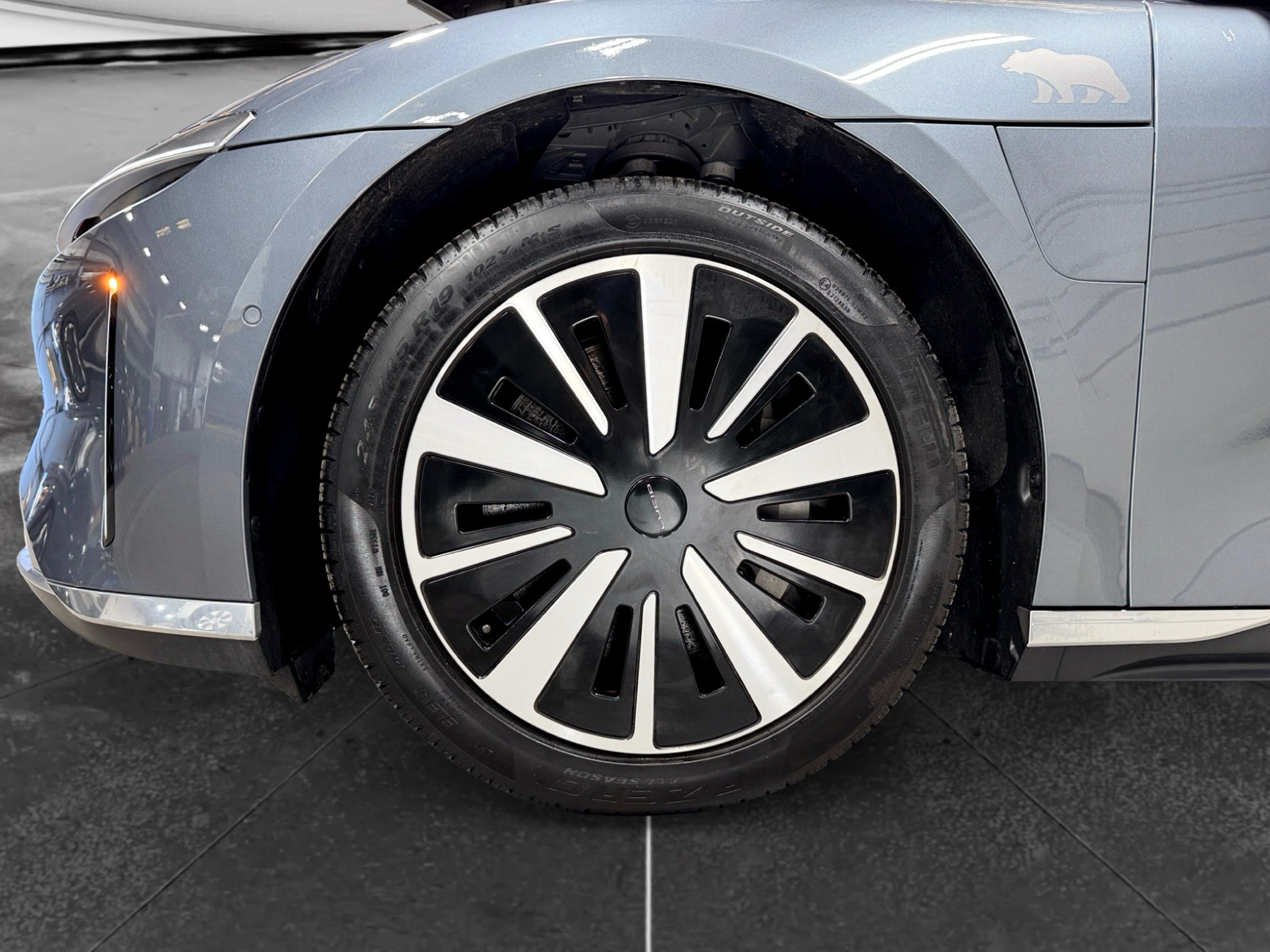 Used 2025 Lucid Air Touring AWD/4WD image 29