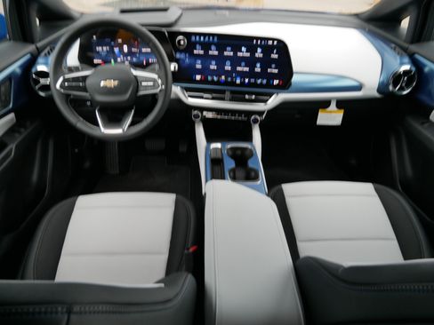 New 2026 Chevrolet Equinox EV LT w/ Convenience Package II FWD image 6