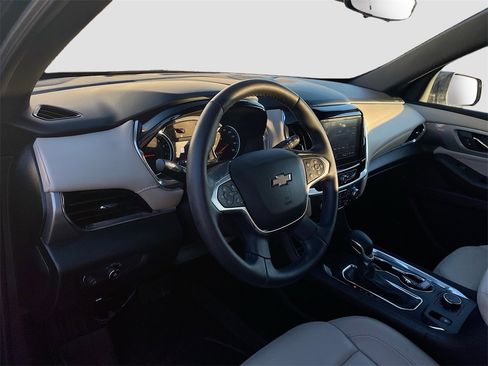 Used 2023 Chevrolet Traverse LT w/ LT Premium Package image 9