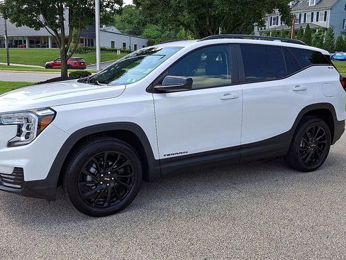 Used 2023 GMC Terrain SLE w/ Elevation Edition AWD/4WD image 5