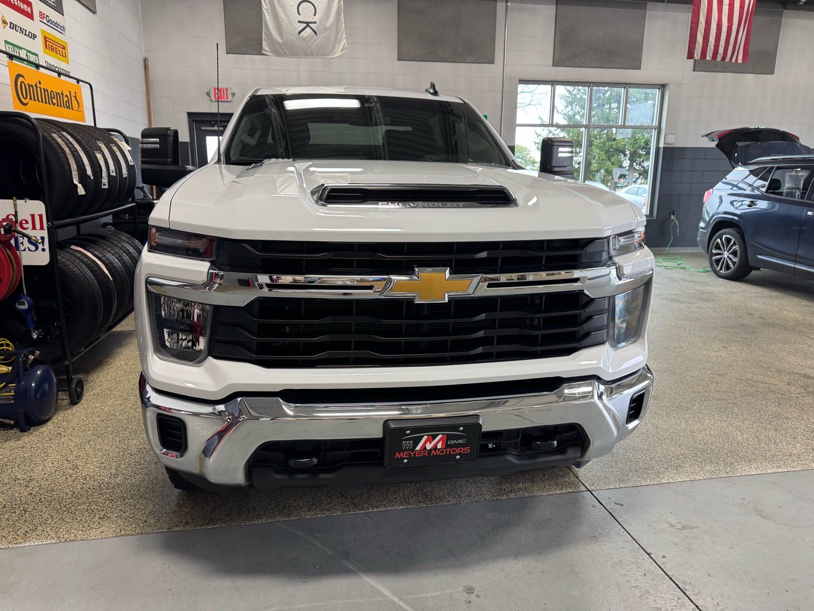Used 2024 Chevrolet Silverado 2500 LT AWD/4WD image 2