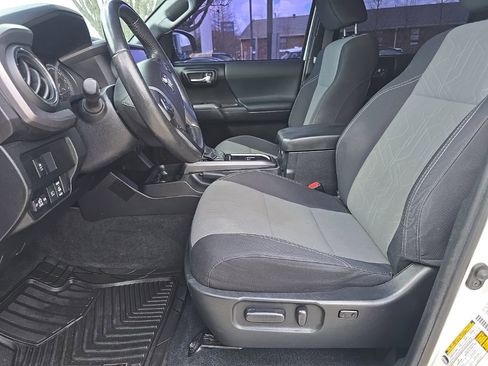 Used 2022 Toyota Tacoma TRD Off-Road w/ Technology Package image 14